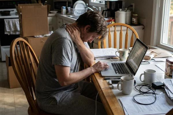 Télétravail et posture : le guide complet pour travailler sans douleur en 2026